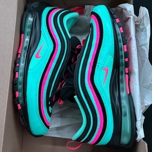 97 Nike air maxes. Size 9 in men. Worn once